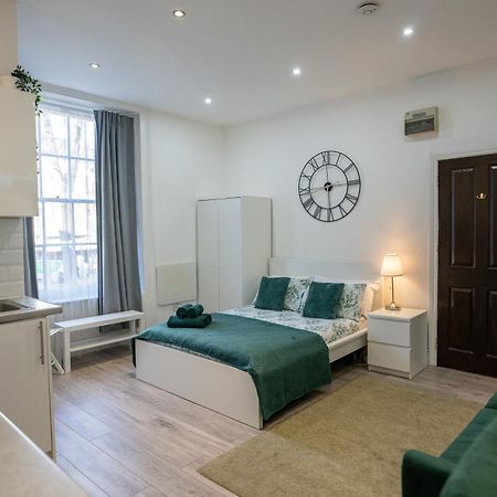Beautiful Studio Flat In Hackney Next To Overground Station 런던 외부 사진