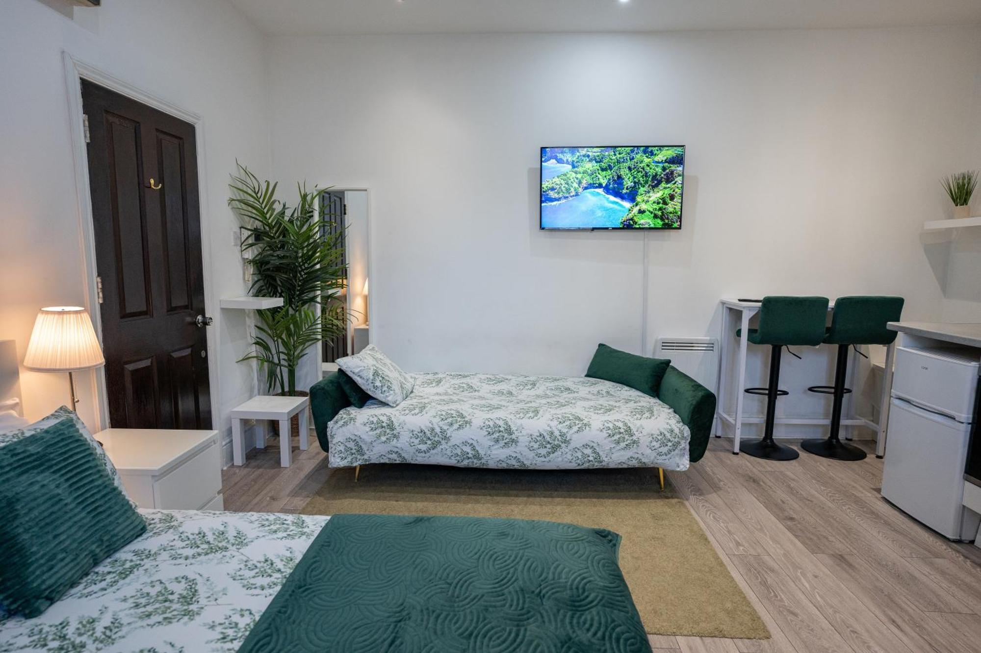 Beautiful Studio Flat In Hackney Next To Overground Station 런던 외부 사진