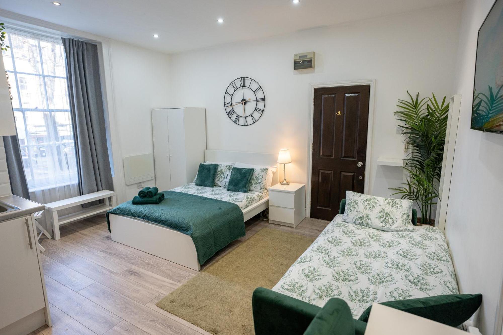 Beautiful Studio Flat In Hackney Next To Overground Station 런던 외부 사진