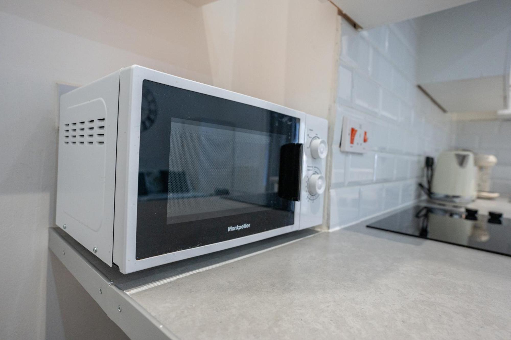 Beautiful Studio Flat In Hackney Next To Overground Station 런던 외부 사진