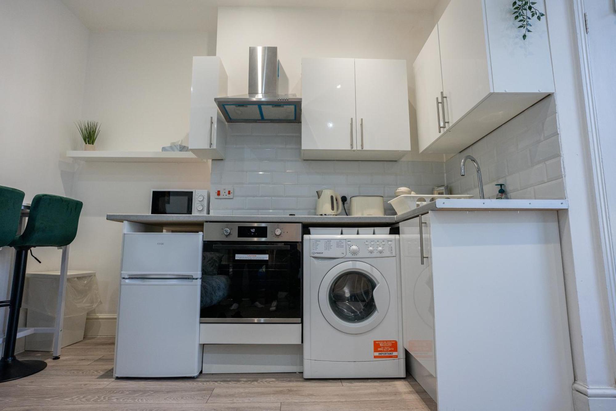 Beautiful Studio Flat In Hackney Next To Overground Station 런던 외부 사진
