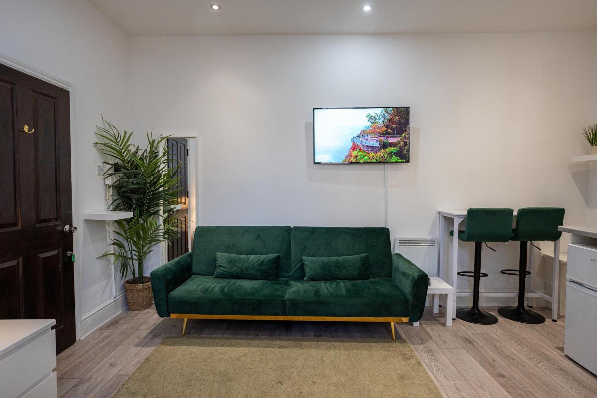 Beautiful Studio Flat In Hackney Next To Overground Station 런던 외부 사진