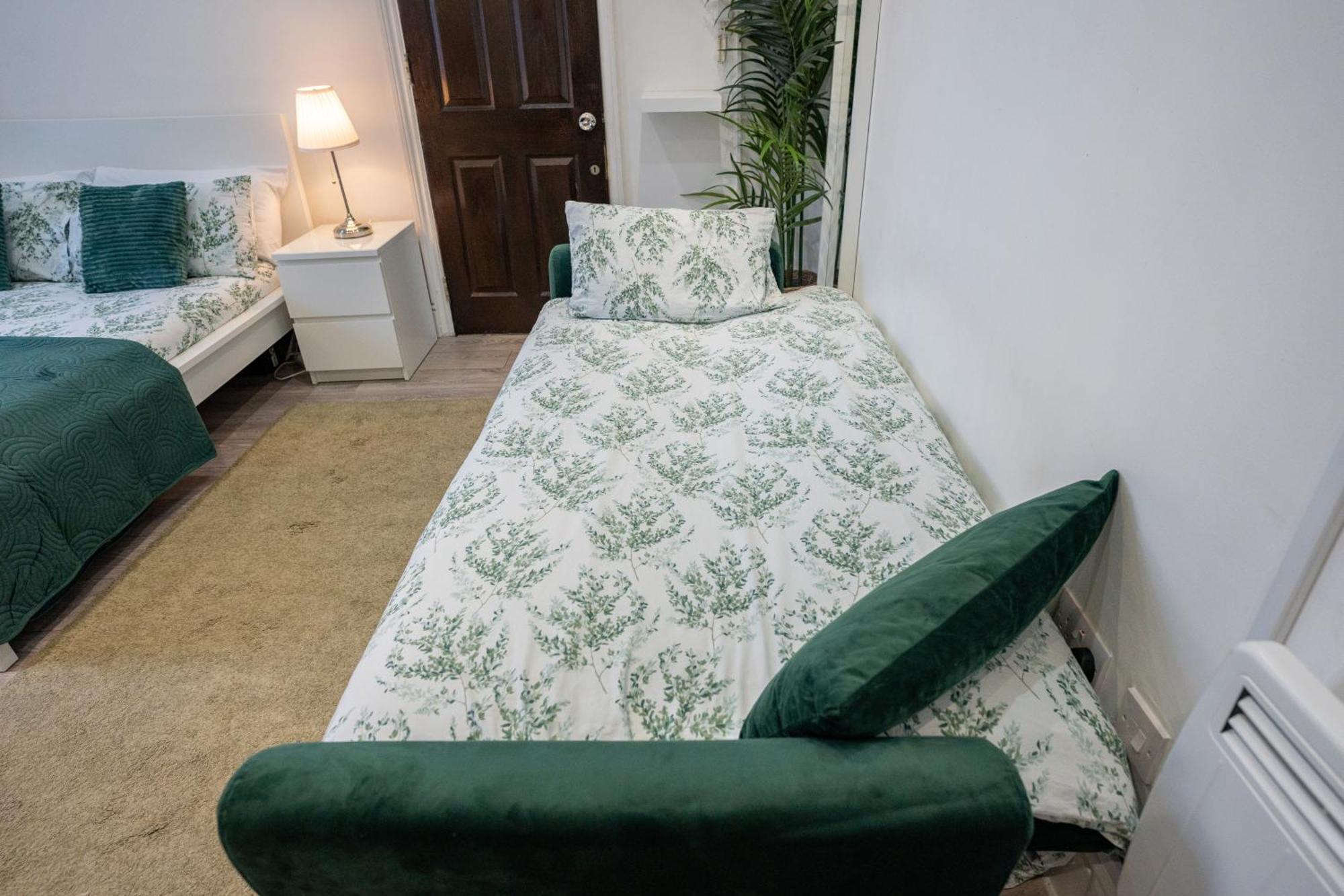 Beautiful Studio Flat In Hackney Next To Overground Station 런던 외부 사진