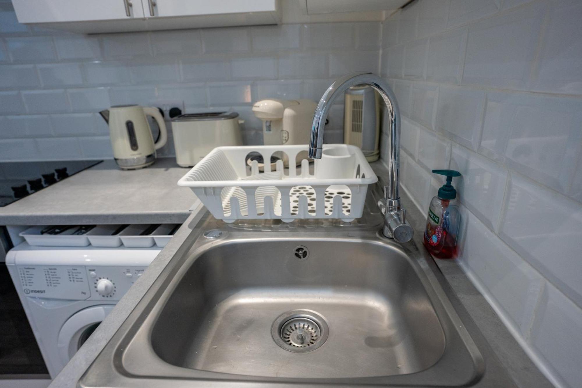Beautiful Studio Flat In Hackney Next To Overground Station 런던 외부 사진