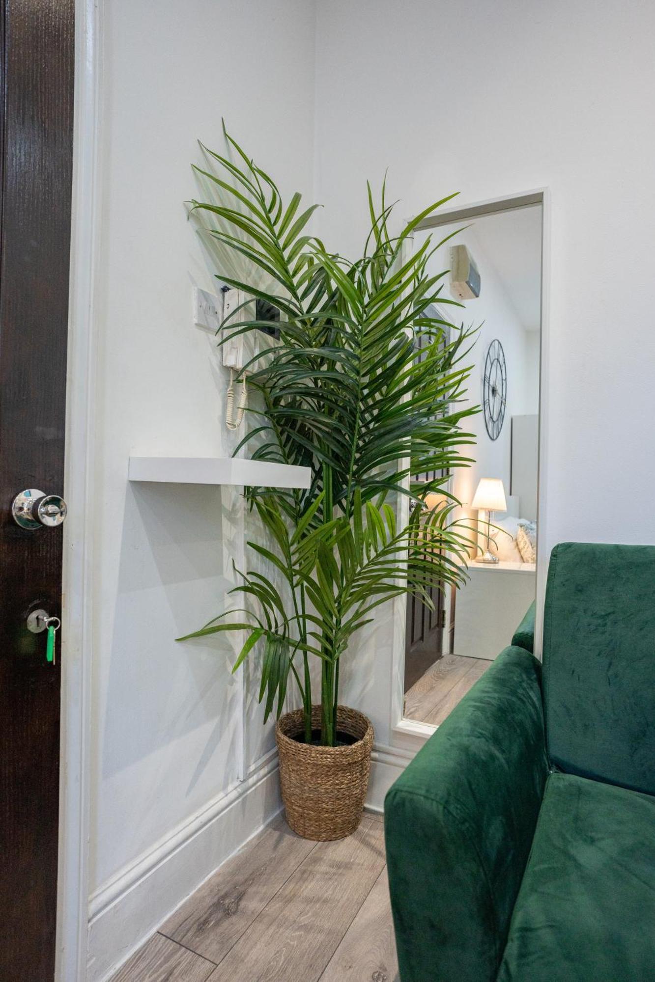 Beautiful Studio Flat In Hackney Next To Overground Station 런던 외부 사진