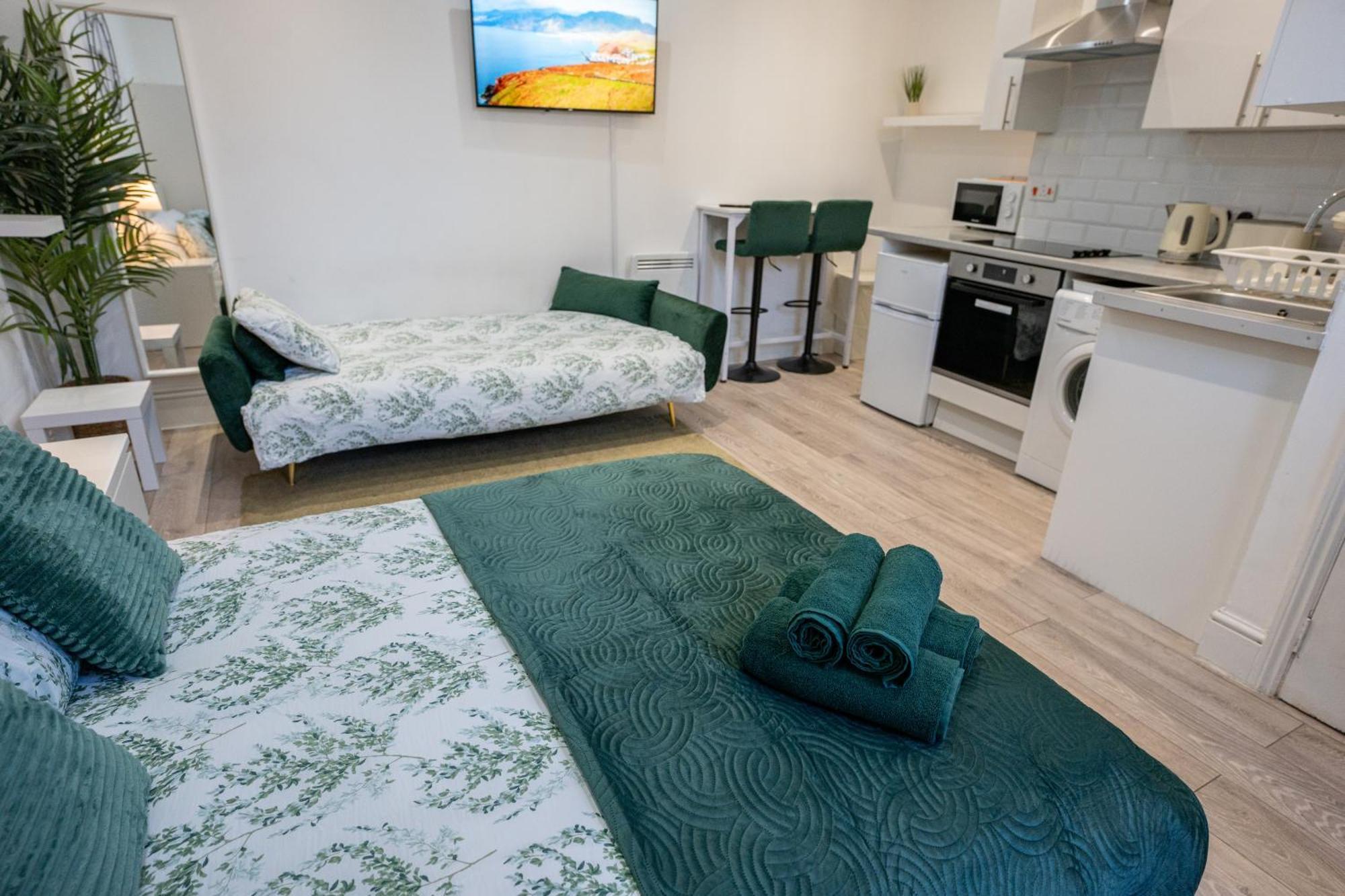 Beautiful Studio Flat In Hackney Next To Overground Station 런던 외부 사진