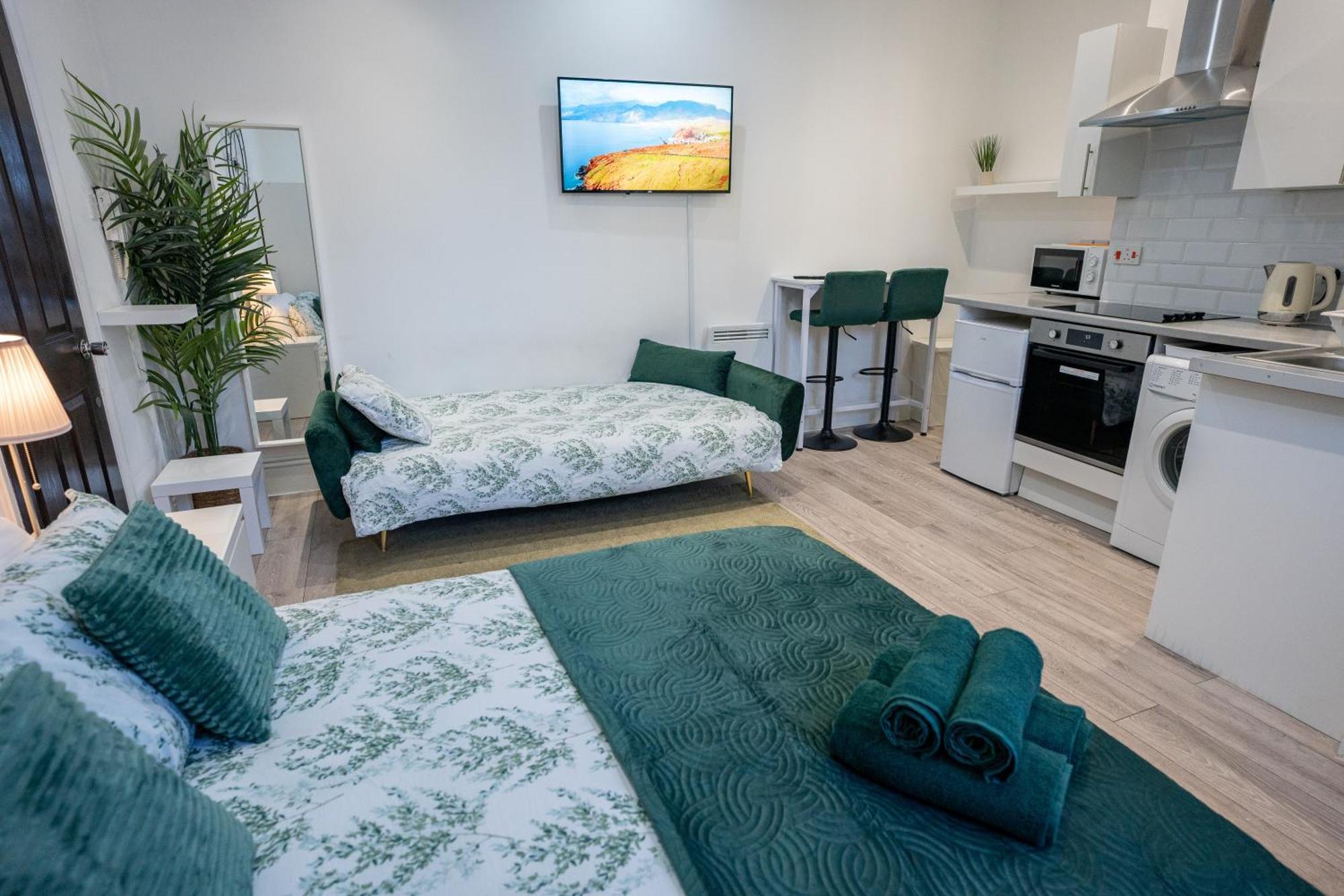Beautiful Studio Flat In Hackney Next To Overground Station 런던 외부 사진