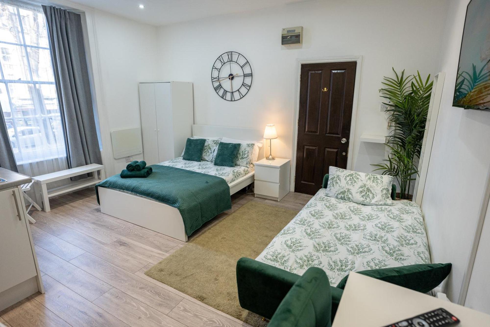 Beautiful Studio Flat In Hackney Next To Overground Station 런던 외부 사진