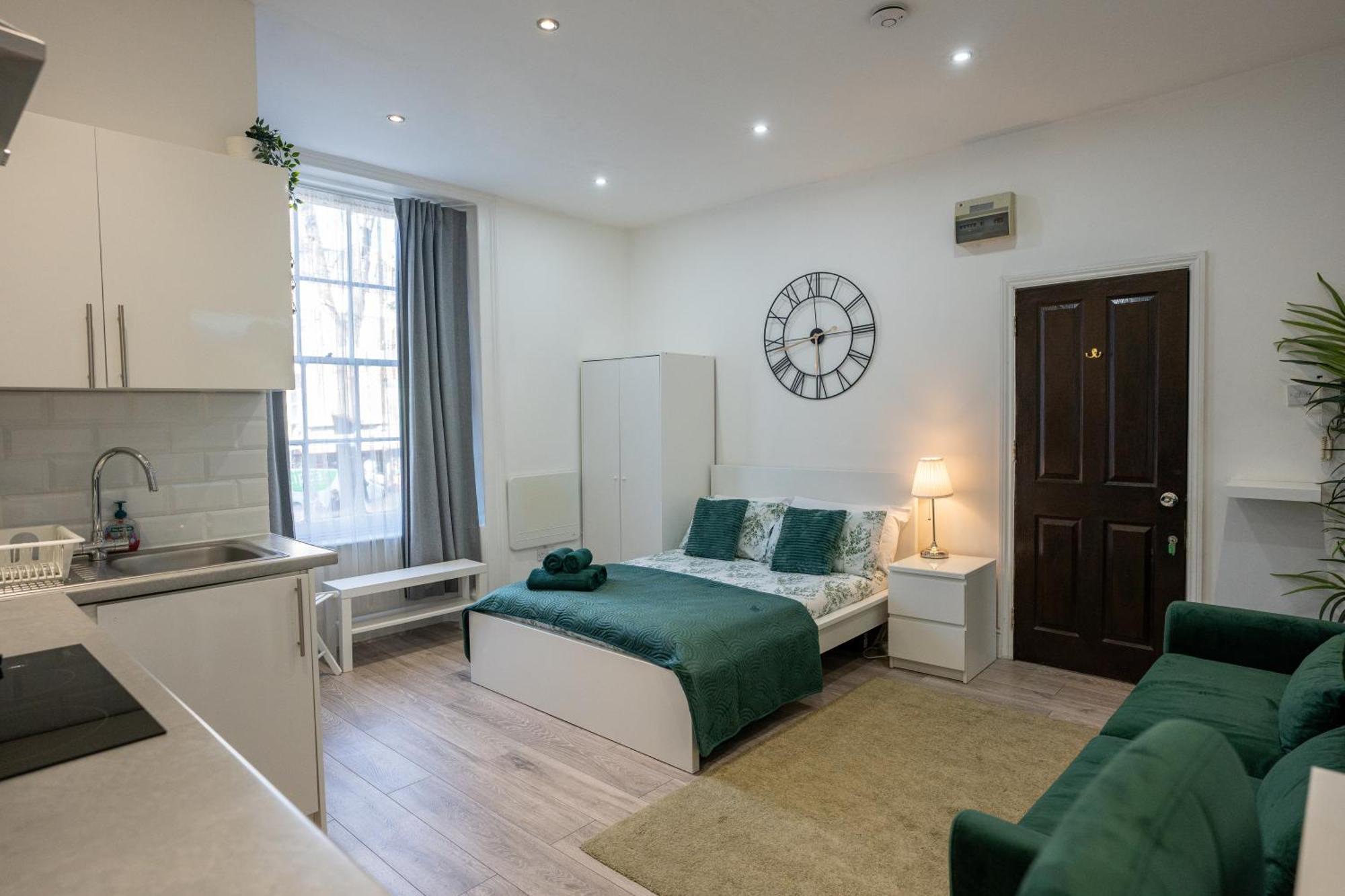Beautiful Studio Flat In Hackney Next To Overground Station 런던 외부 사진