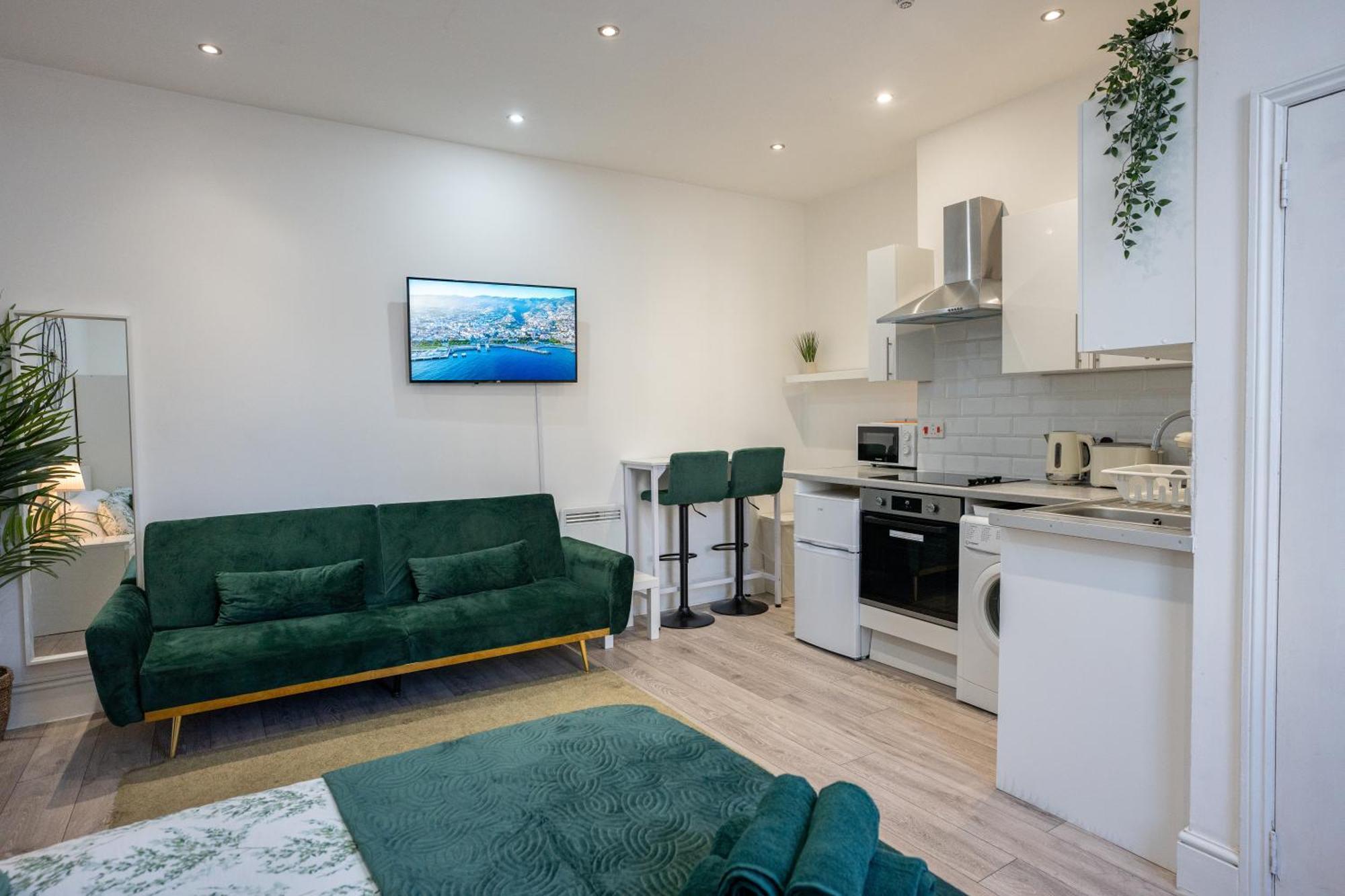 Beautiful Studio Flat In Hackney Next To Overground Station 런던 외부 사진